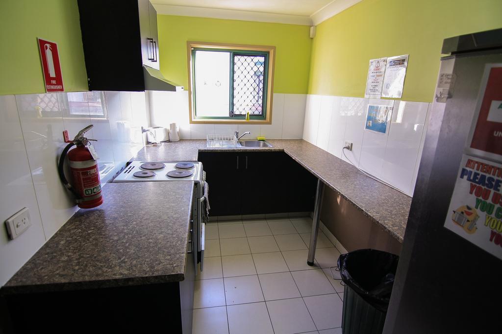Sleeping Inn Backpackers Resort Gold Coast Exterior foto