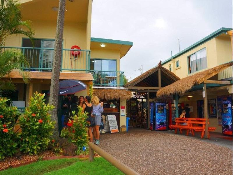 Sleeping Inn Backpackers Resort Gold Coast Exterior foto