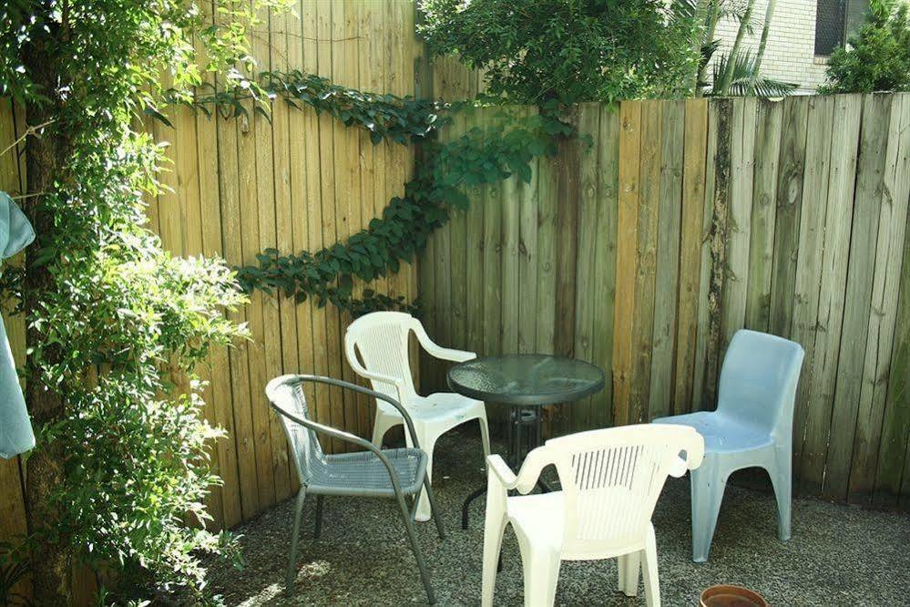 Sleeping Inn Backpackers Resort Gold Coast Exterior foto
