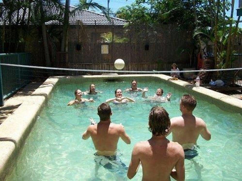 Sleeping Inn Backpackers Resort Gold Coast Exterior foto