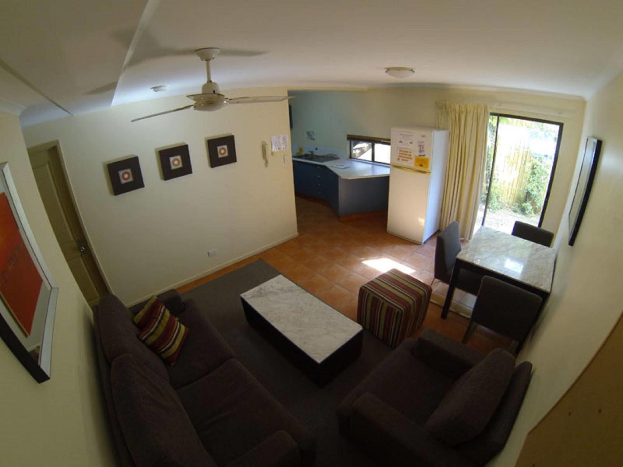 Sleeping Inn Backpackers Resort Gold Coast Exterior foto