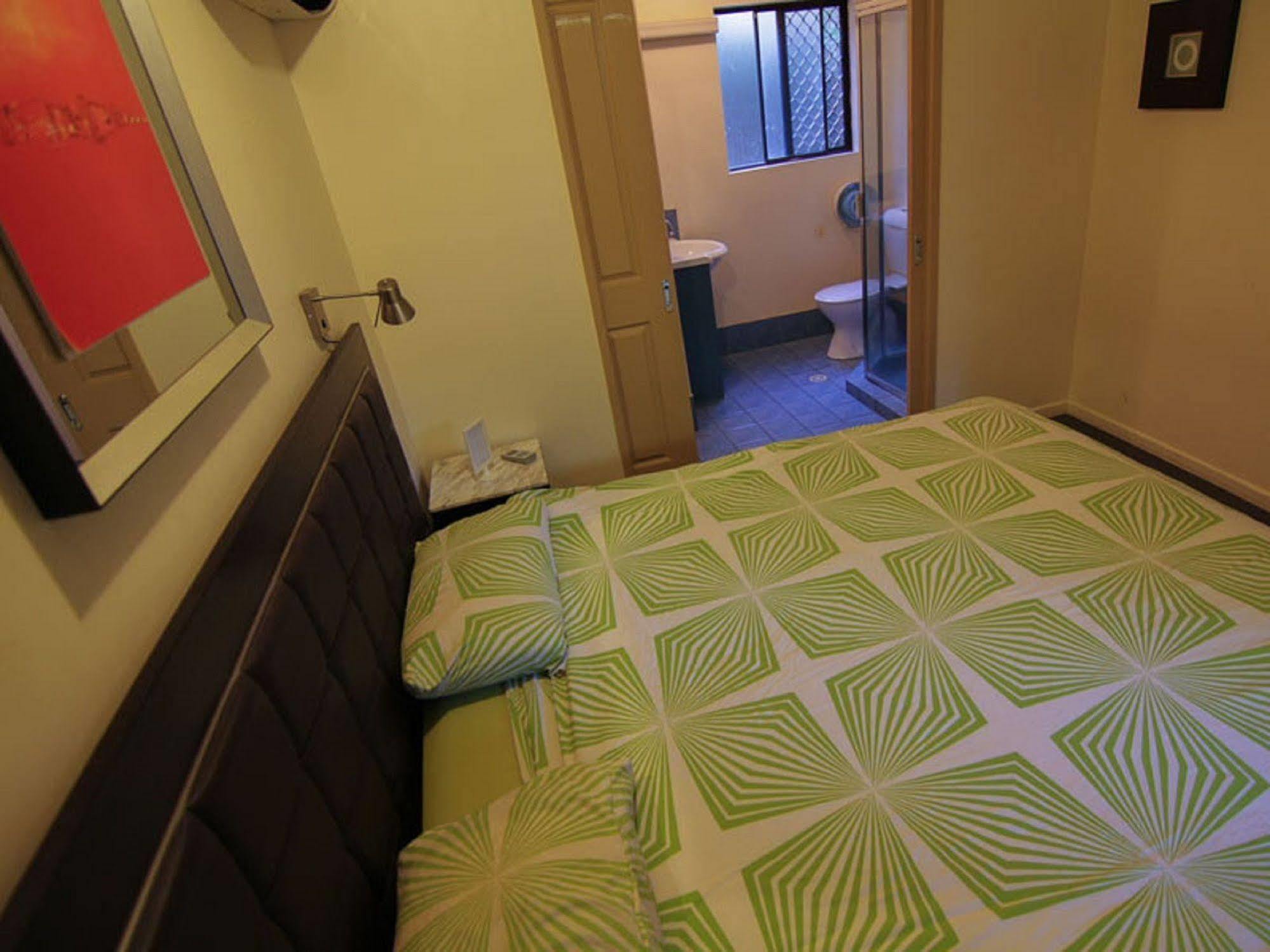 Sleeping Inn Backpackers Resort Gold Coast Exterior foto