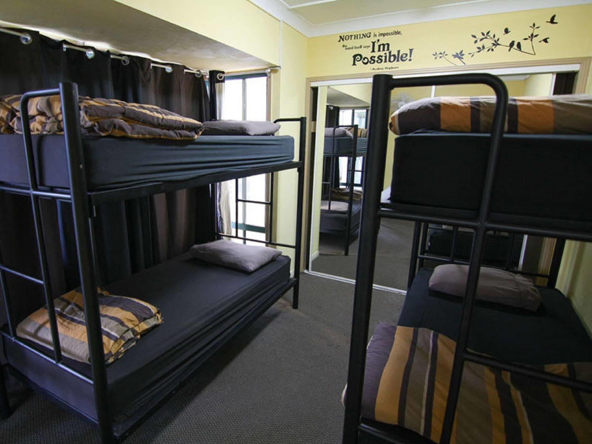 Sleeping Inn Backpackers Resort Gold Coast Exterior foto