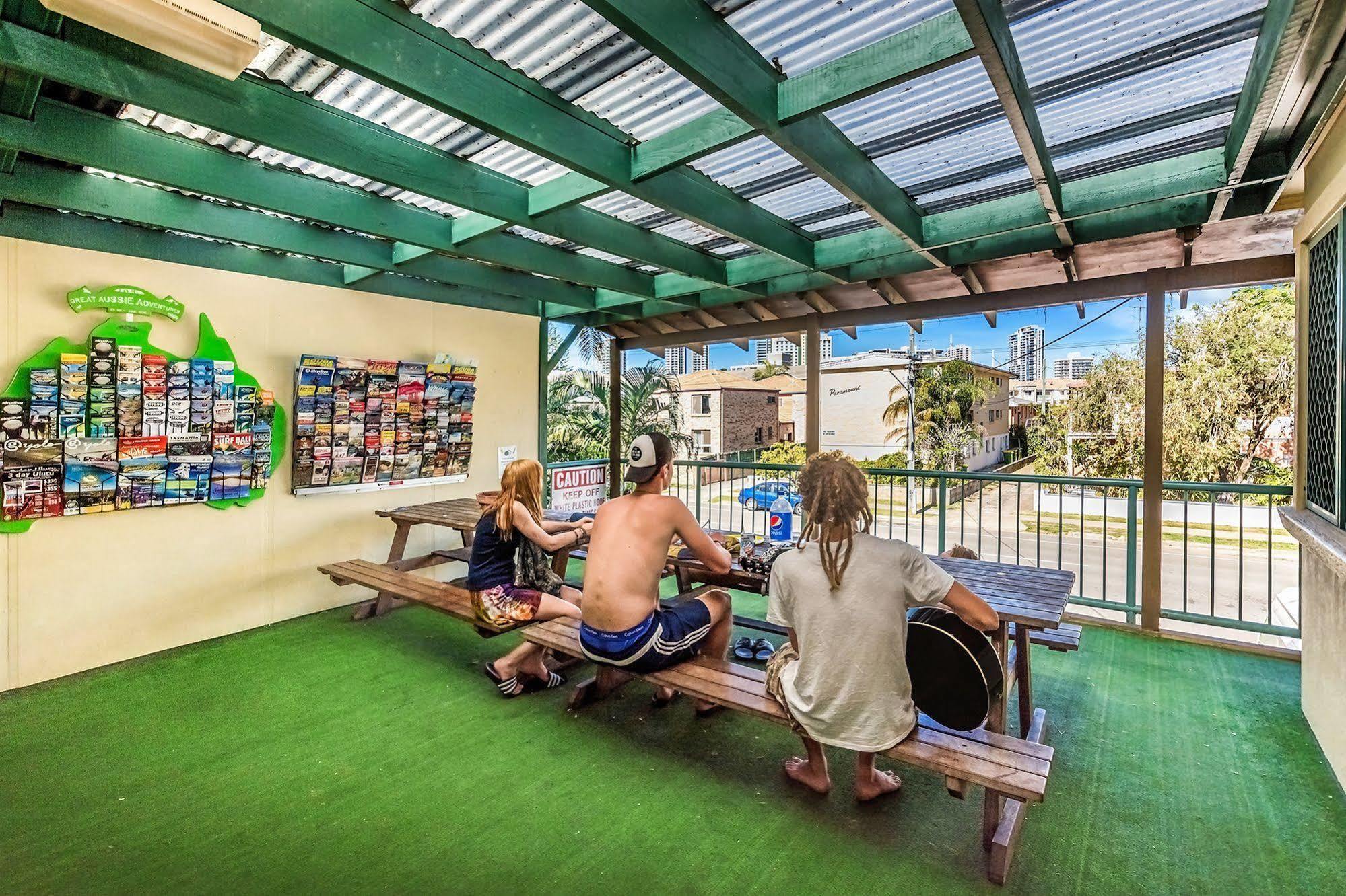 Sleeping Inn Backpackers Resort Gold Coast Exterior foto